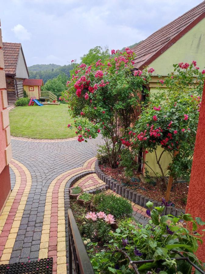 Dom Pod Jabloniami Villa Lukowica Kültér fotó