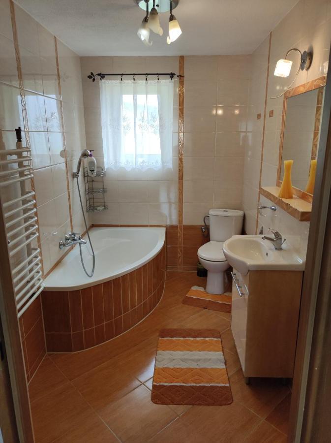 Dom Pod Jabloniami Villa Lukowica Kültér fotó